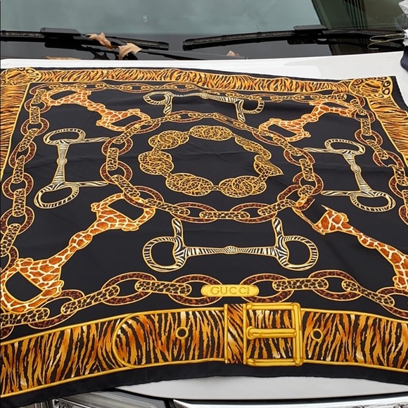 Gucci Accessories - Exquisite Gucci Silk Twill Scarf